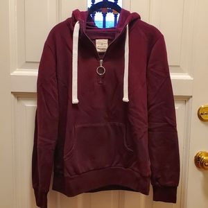 Esstive 1/4 Zip Hooded Sweatshirt